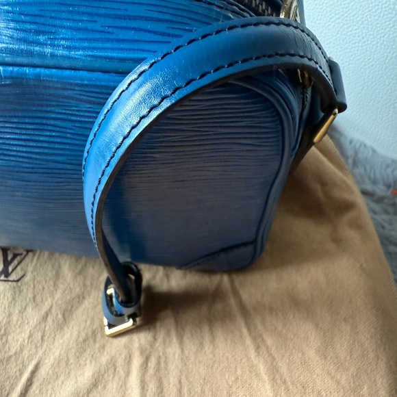 💎 Louis Vuitton Blue EPI Trocadero Crossbody 💎 - Picture 11 of 16